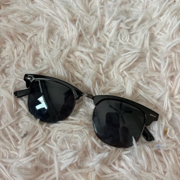 Kenneth Cole Reaction Black Driving Semi Rimless Sunglasses Unisex - Picture 1 of 3